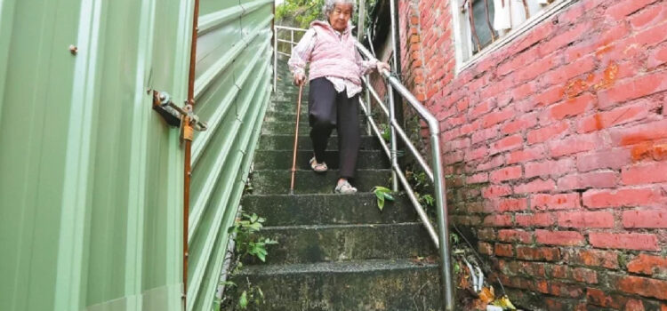 Elderly Trapped on Staircase in Narrow and Sloping Alley
